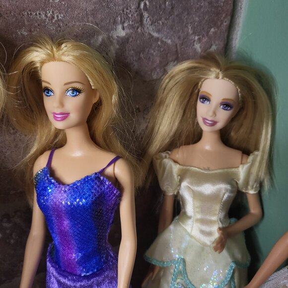 6 Barbie dolls wearing different outfits - Picture 6 of 7